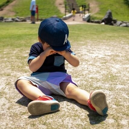 迷子、車の閉じ込め、公園に置き去り…いざというとき自分で身を守れるように。わが子に教えておきたい「サバイバル術」