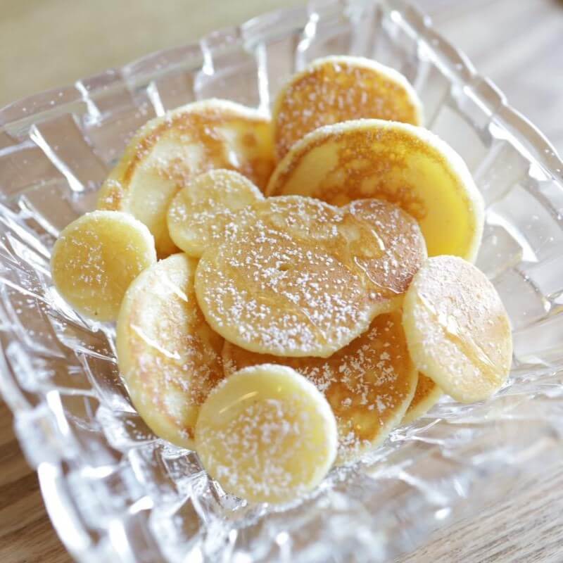 その手があったか！あの100均グッズで【ミニパンケーキを簡単に作る方法】手づかみ食べやおやつのストックにめちゃ使える♪