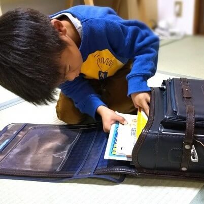 【小１の壁の乗り越え方】じつは小学校で求められる「同時に二つの動作を行う」こと。今から始めてておきたい3つのポイント