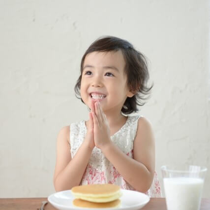 幼児期に訪れる【文化・礼儀の敏感期】にあいさつや季節行事などに興味をもつと社会性が身についていく～モンテッソーリ教育～