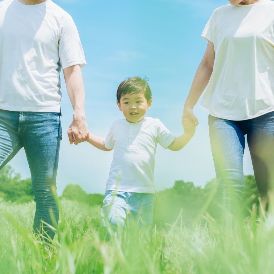 子どもに「〇〇しなさい！」と言わずにすむには…？3児の母も思わず納得！子どもを伸ばす「やりすぎない育児」とは？