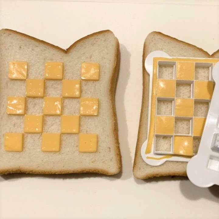 【食パンが一気に映える！】人気の「チェックトースト」が超簡単にできる神アイテム発見！朝から家族のテンションUP♪