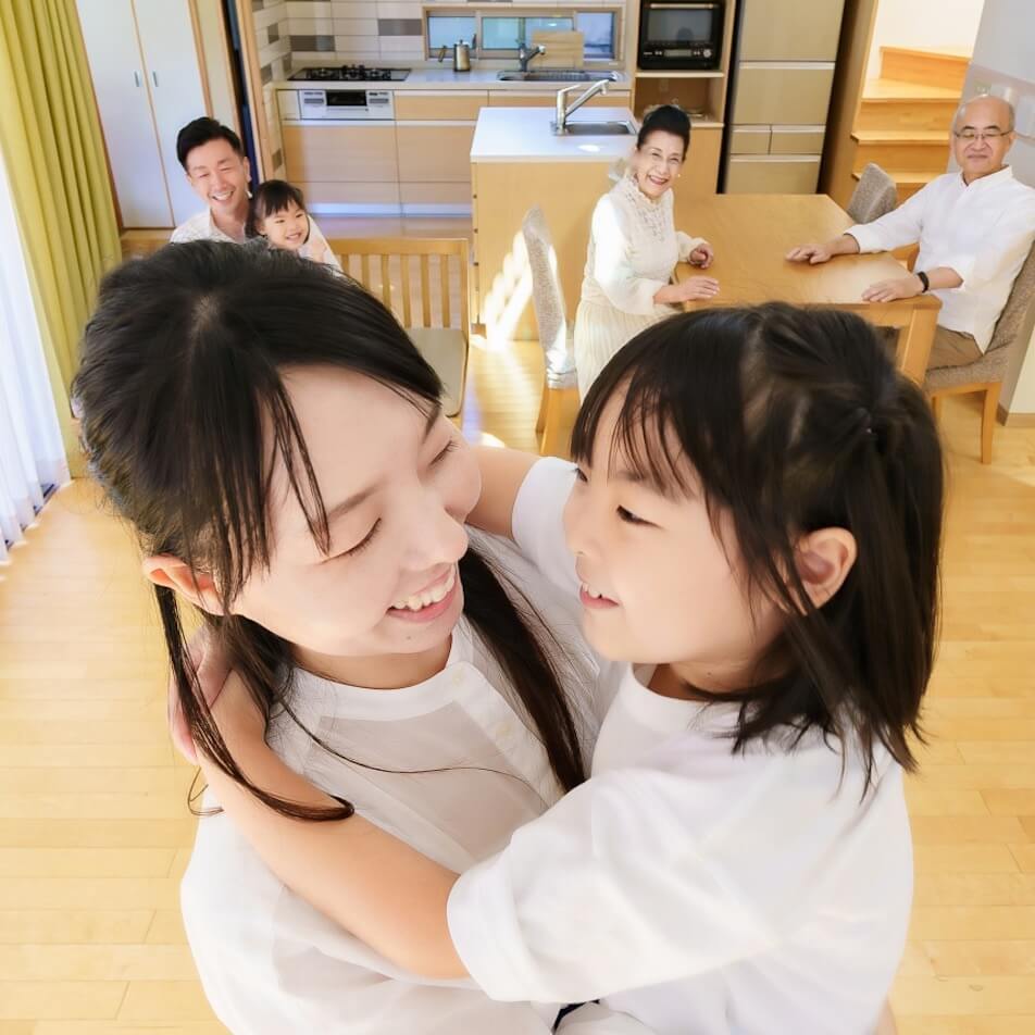 「しんどい育児」が楽しくなる！【36万人ものママパパが共感】したクスッと笑えて役に立つアイデア大集合！