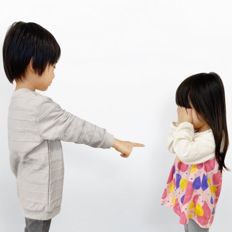 仲裁せず最後までやりきらせる？低い声で「どうしたの？」が効く！？【きょうだいゲンカを子どもの成長につなげる方法】