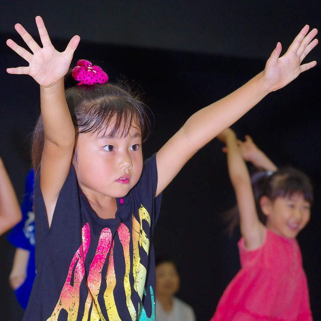 人前で表現する楽しさを知る！近年人気の習い事「ダンス」は子どもの自信を育むのにぴったり
