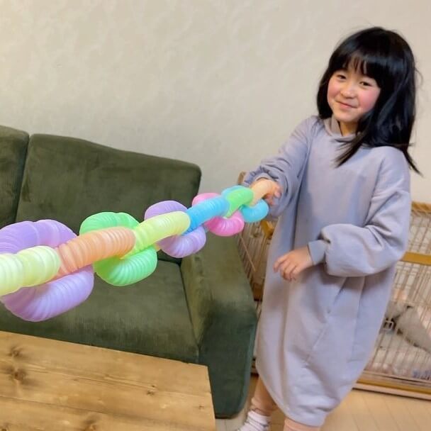 【2022年流行おもちゃ】「ポップチューブ」もう持ってる？伸ばして縮めて、お風呂遊びでも大活躍！