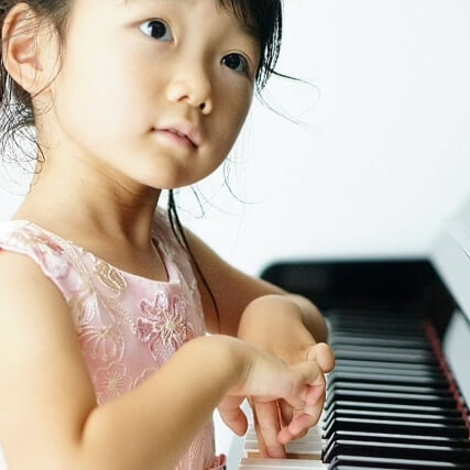 【最新】小学生に人気の習い事TOP10｜先輩ママが考える「これからさせたい習い事」も紹介