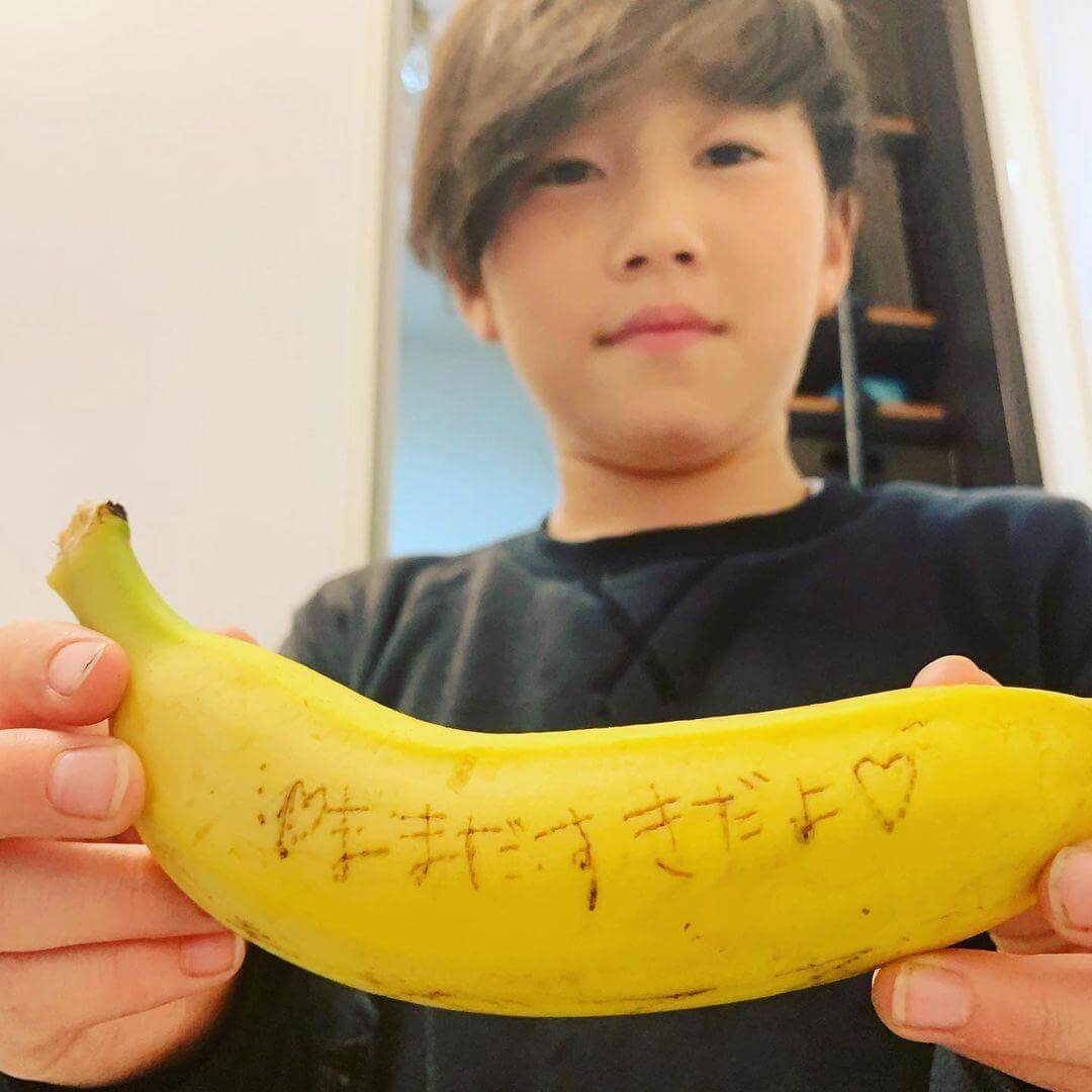 バナナと爪楊枝だけあれば！！おうち時間を持て余してる親子にぴったりの実験気分も楽しめる【バナナアート】のススメ