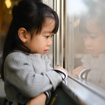 おとなしくて友達と仲よく遊べているか心配なわが子には「誰と遊んだの？」ではなく「何をして過ごしたの？」の問いかけが正解！