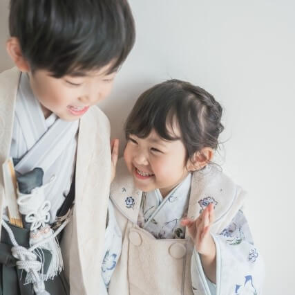 どうして「七五三」は11月15日なの？なぜ3歳、5歳、7歳？子どもの成長を願って祝う年中行事をわかりやすく解説！