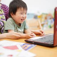 送り迎えナシ！コロナ禍でも安心！ピアノ、体操、アート…本格レッスンがおうちでできる幼児におすすめオンラインの習い事リスト