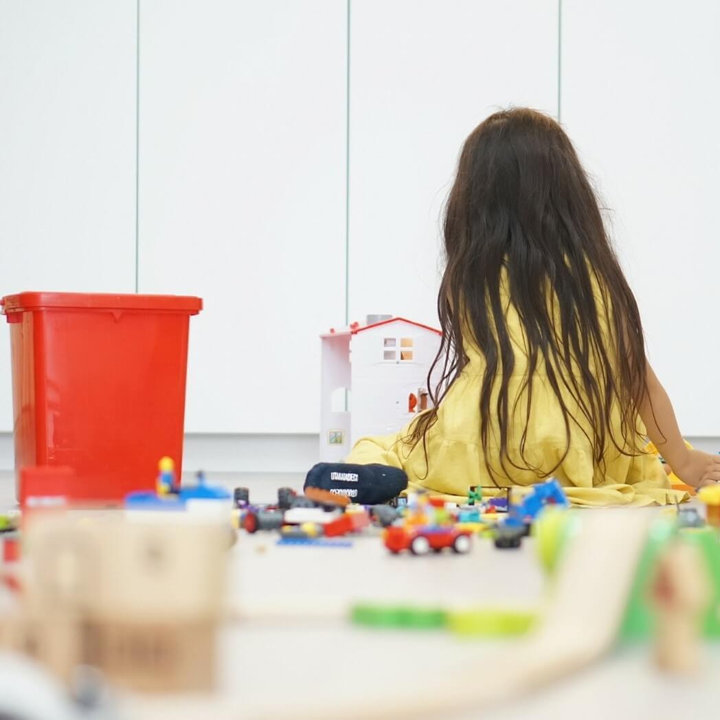 「片付けなさーい！」ともう叱らない！子どもが自ら楽しく片づけるようになる【魔法の声かけ】とは？