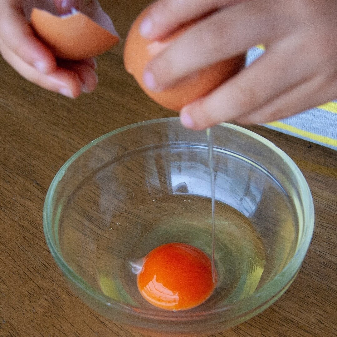 【子ども料理】「卵の割り方」をマスターしたら子どもはお手伝いにもっと自信がつく！！
