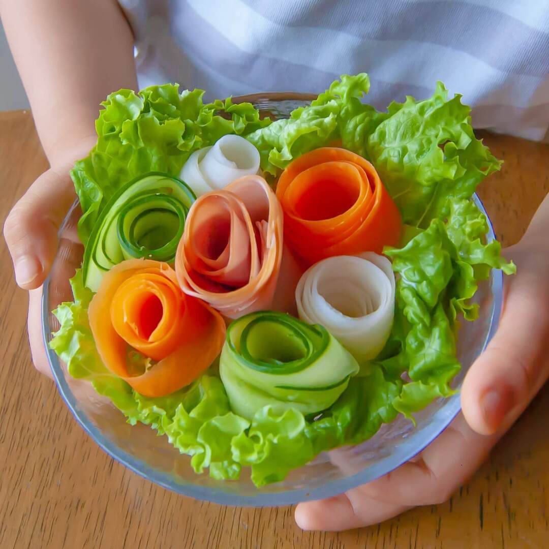 かわいすぎて親子で"キュンです♡"ピーラーを使った「ブーケサラダ」なら生野菜もパクパク食べられる！