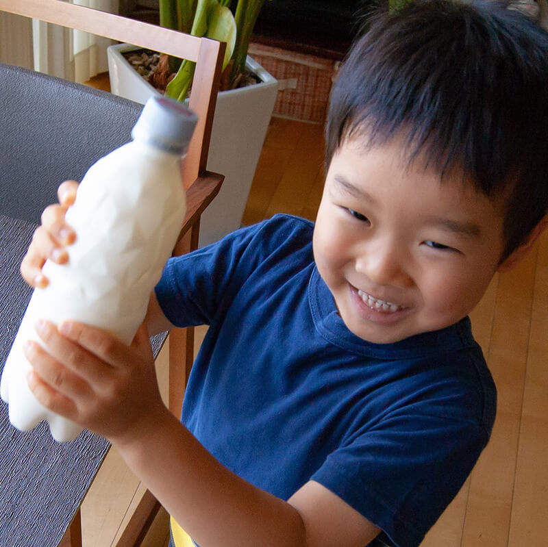 【おうち食育】簡単なのに最高においしい☆ペットボトルをひたすらフリフリでできる「自家製バター」