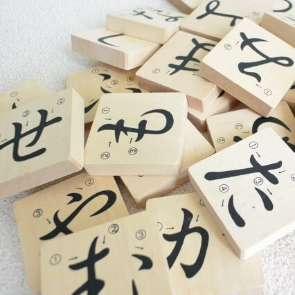 【保育士が解説】入学前の「読み書き」はどこまで必要？家庭でできる文字教育と興味の持たせ方