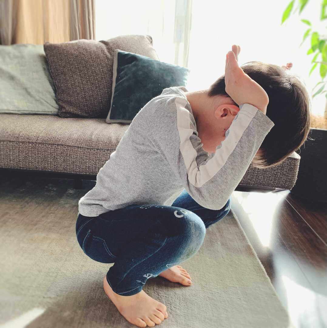 【マットの後転】途中で止まる、立ち上がれない、怖い…！難しい後転をキレイに回る３つのコツ