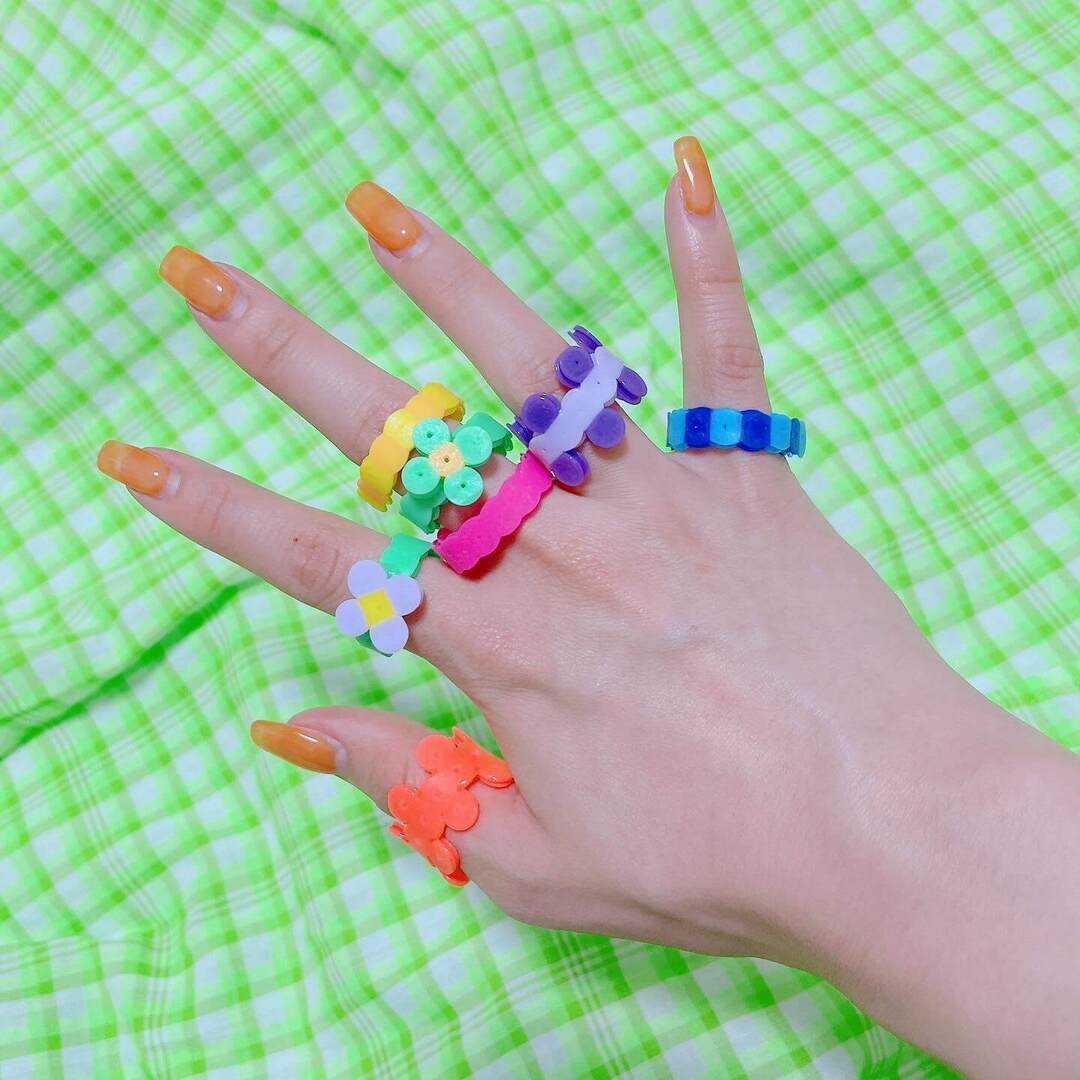 若者にもブームが！？ポップでかわいい♡【アイロンビーズアクセサリー】リングやヘアゴム、ティアラまでアイデア7選