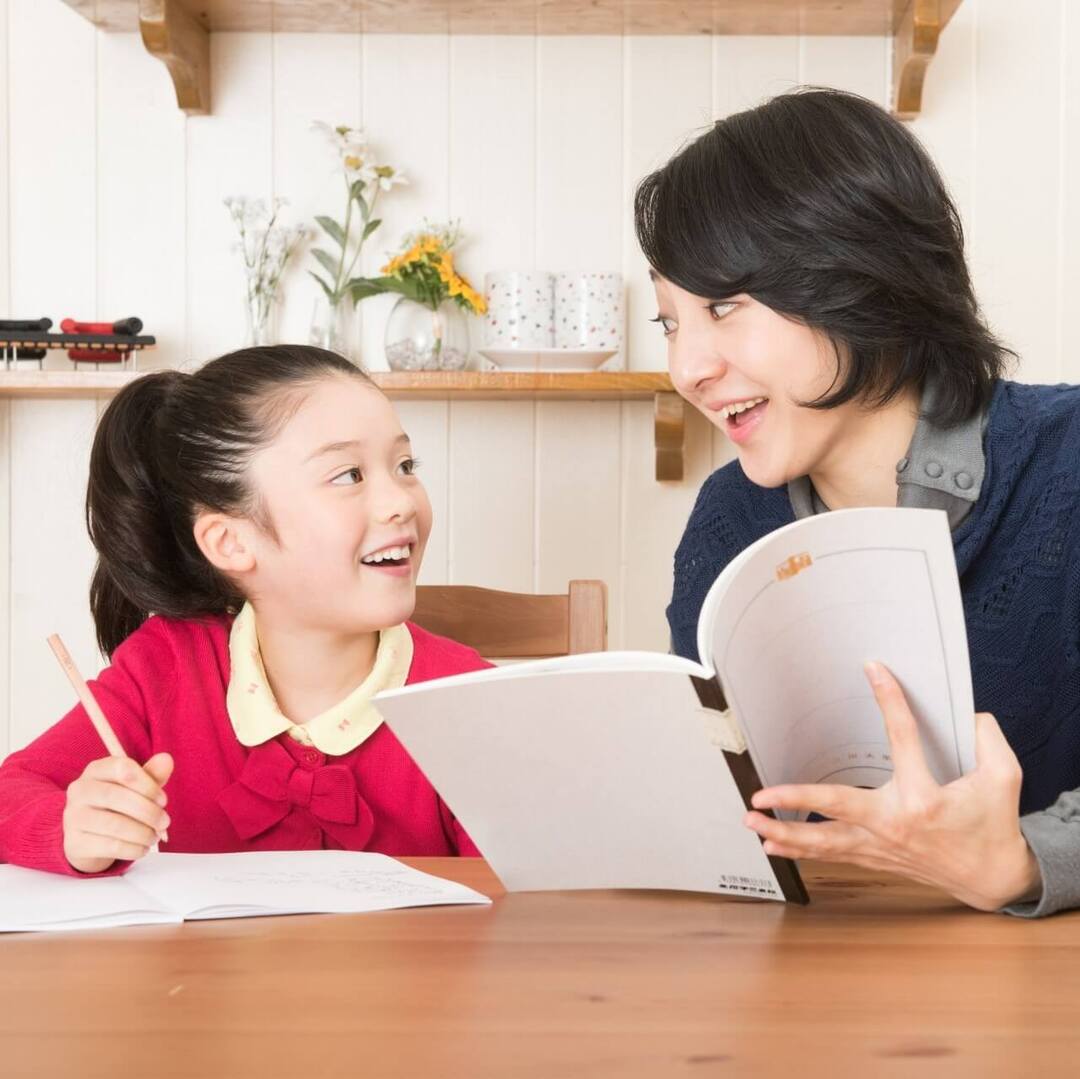 【現役東大生220人に聞いた】父・母はどんな存在だった？「叱る」「褒める」よりも効果的な子育てとは