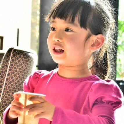 食事に集中しないのわが子だけ？おしゃべり、立ち歩き、テレビ視聴…「いいから食べなさ～い」のイライラをどうにかしたい！