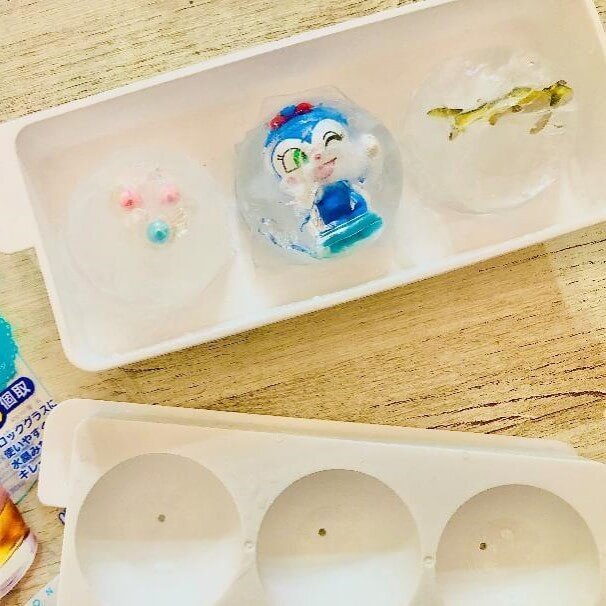 【100均グッズでこの手があった！】氷の中におもちゃをIN！「バス氷」ならお風呂がコスパよく楽しく快適に☆