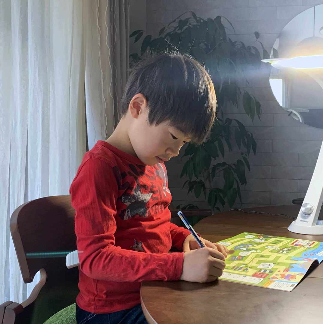 【リビング学習】勉強に集中できる環境づくりのコツ-おすすめ学習机、間取り＆レイアウト、収納法を実例付きで紹介