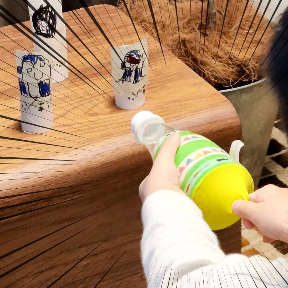 子どもゴコロとらえすぎ！いま話題の「ペットボトル空気砲」で射的遊びが楽しすぎ！弾がないので安心♪