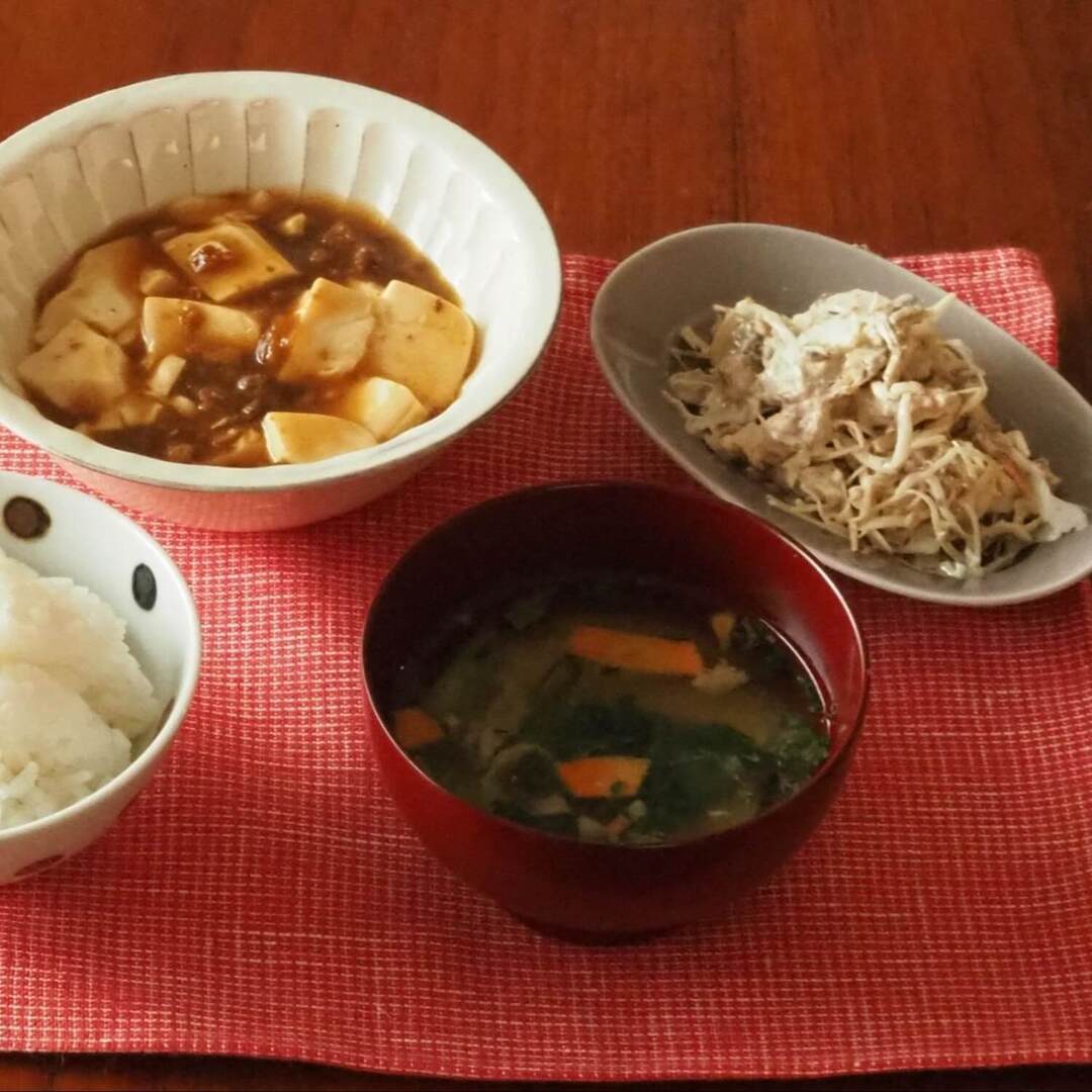 【管理栄養士お墨付き】1食100円台でたんぱく質も野菜も摂れる！食事作りがしんどい日におすすめの"セブンイレブン献立"