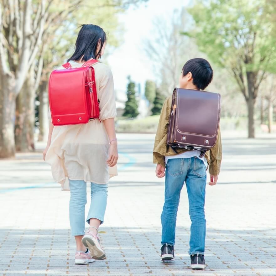 【3人に1人が該当！？】教材の重さは15年で約2倍に！想像以上に深刻な「#ランドセル症候群」って一体どんなもの？