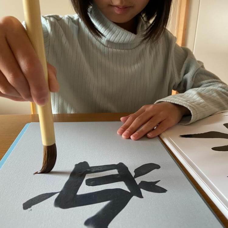 【コストコ】必要なのは“水”だけ！汚れない、片付け超ラク～＆子どもドハマり！！「字の練習」アイテムが神過ぎることを発見♪
