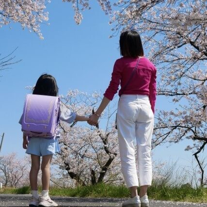 【小1の親の悩み】子どもの学校での様子がわからない！先生にどう相談したらいい？園とは違うコミュニケーション
