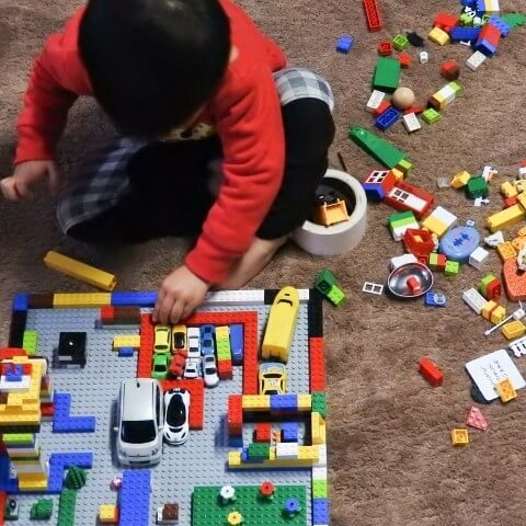 【おもちゃと知育のいい関係】積み木・ブロック・粘土…指先を使う「構成遊び」はひらがなをスムーズに書くためにも必要だった！