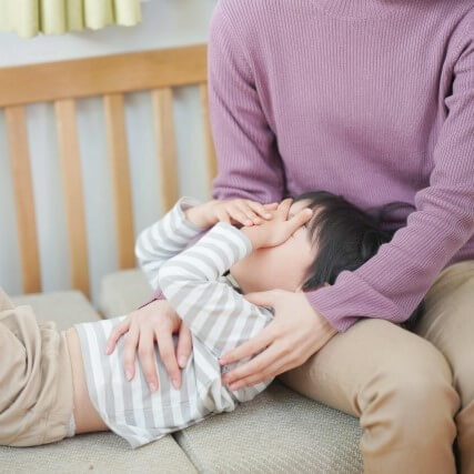 【園でのケガやトラブル】担任から報告がなくて不満…クレームではなくうまく伝える方法を保育士が解説！