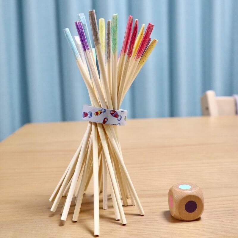 割り箸とマステだけで"アノ有名おもちゃ"に変身！3歳から大人までハラハラドキドキ…おうち時間が盛り上がる♪